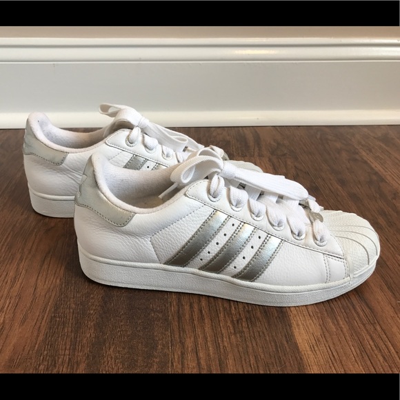 le adidas superstar originale whitesilver poshmark le adidas superstar originale whitesilver poshmark